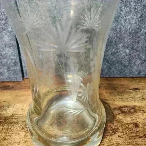 Vintage Clear Glass Liquor Decanter With Cut Fern Pattern No stopper - Picture 3 of 10